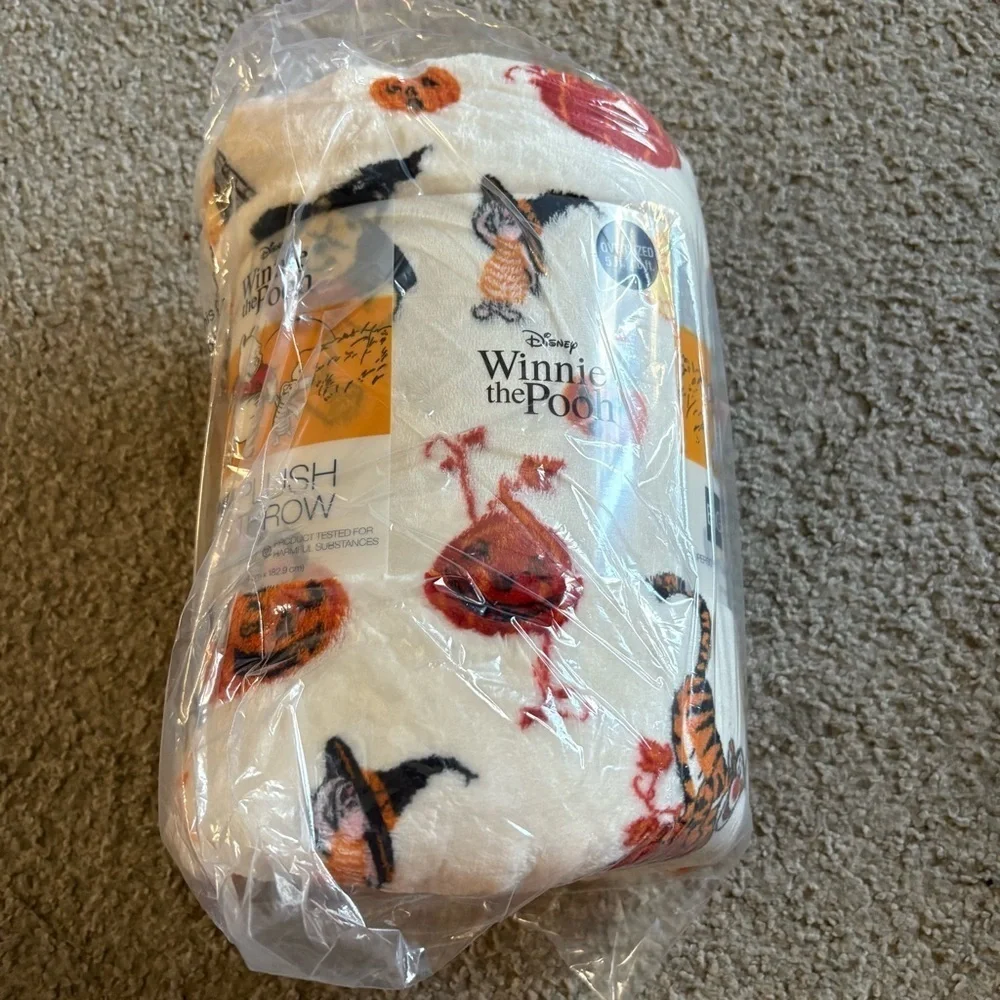 Disney Winnie the Pooh Halloween Fleece Blanket NEW 60”x72” Tan Cream Piglet